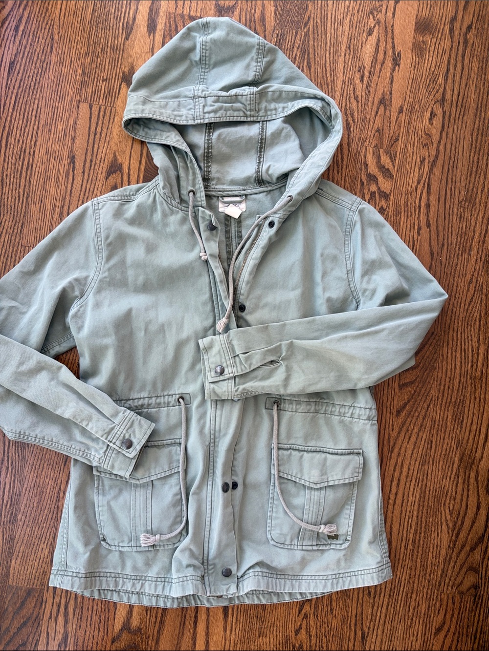 Levi’s army green parka zipper and hood